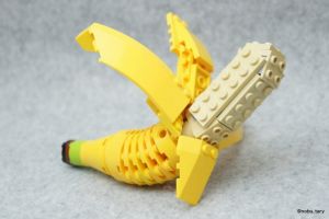 Seniman asal Jepang ini mengkreasikan lego jadi bentuk makanan, keren!