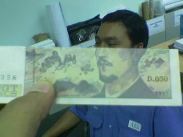 kombinasi uang dan wajah © 2016 brilio.net