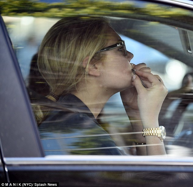 kebiasaan cewek © 2016 brilio.net kebiasaan cewek © 2016 brilio.net