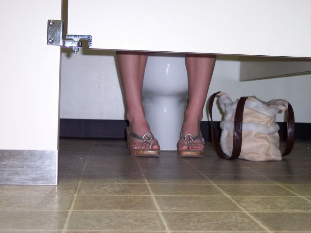 kebiasaan cewek © 2016 brilio.net kebiasaan cewek © 2016 brilio.net