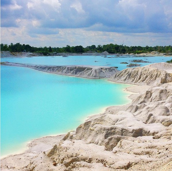 Danau Air Biru © 2016 brilio.net Danau Air Biru © 2016 brilio.net