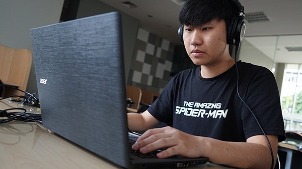 Kalau laptopmu punya 9 fitur ini, selamat tinggal mati gaya © 2016 brilio.net Kalau laptopmu punya 9 fitur ini, selamat tinggal mati gaya © 2016 brilio.net