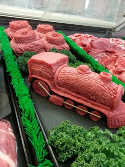 WOW - Penjual daging ini bentuk aneka karakter dari daging cincang © 2016 brilio.net