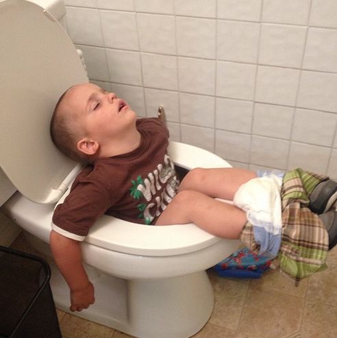 bayi tidur di toilet  © 2016 brilio.net