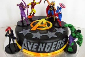 15 Kue ultah dengan tema The Avengers, nggak tega memotongnya...
