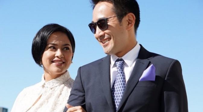 10 Pasangan artis ini memilih untuk menikah di luar negeri, kenapa ya?