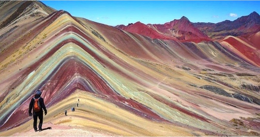 Vinicunca Mountain, pegunungan dengan tanah warna-warni bak pelangi