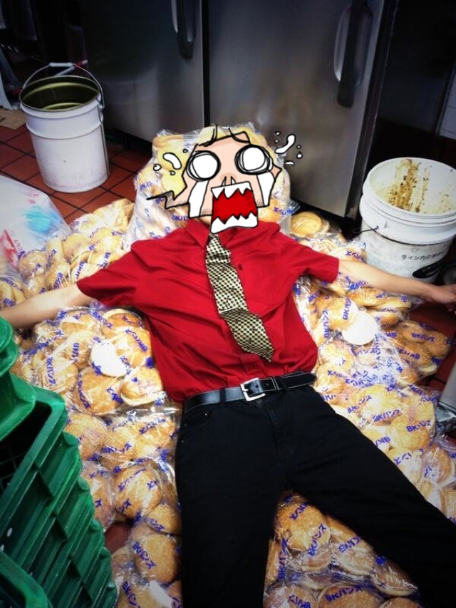 kelakuan jorok pegawai © 2016 brilio.net