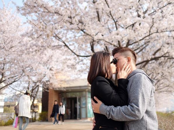 pasangan artis mesra © 2016 brilio.net pasangan artis mesra © 2016 brilio.net