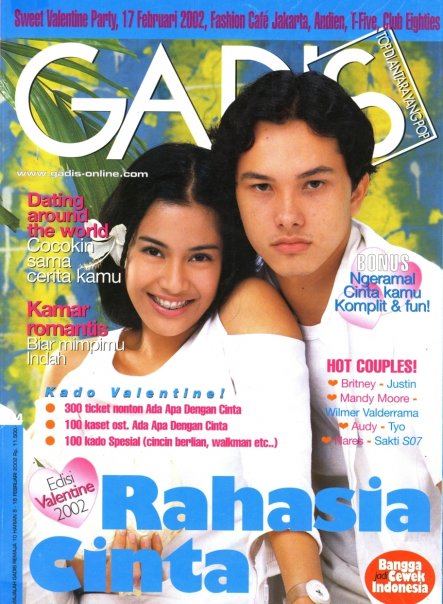 12 Foto wajah pemeran AADC dulu dan sekarang, Rangga gaya belah tengah