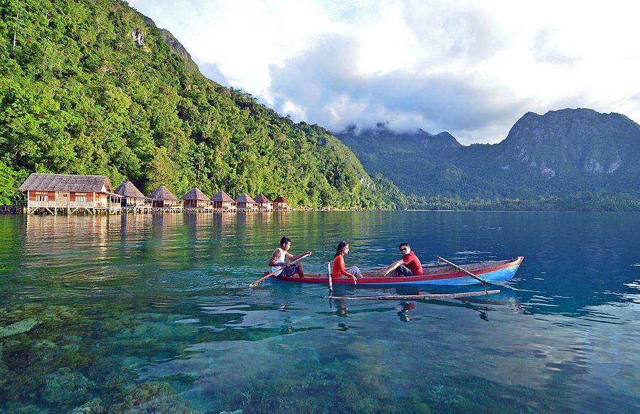 Melihat keindahan Teluk Saleman, air lautnya terjernih di Indonesia