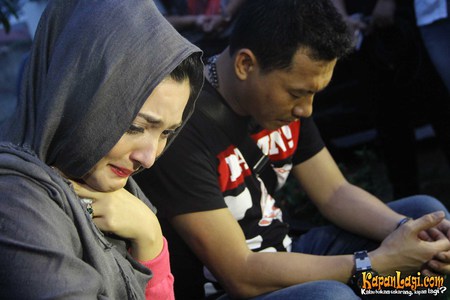 15 Ekspresi seleb Indonesia saat menangis, bikin haru. © 2016 brilio.net 15 Ekspresi seleb Indonesia saat menangis, bikin haru. © 2016 brilio.net