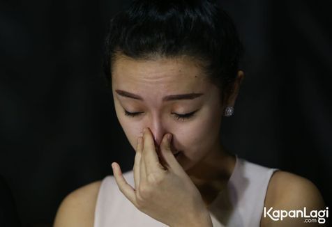 15 Ekspresi seleb Indonesia saat menangis, bikin haru. © 2016 brilio.net 15 Ekspresi seleb Indonesia saat menangis, bikin haru. © 2016 brilio.net