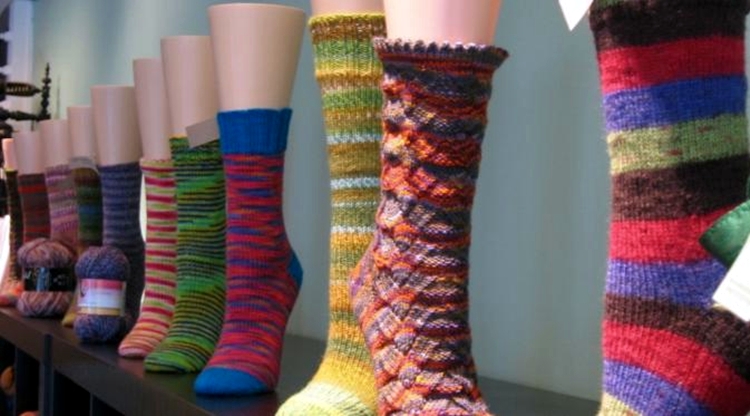 kaus kaki bau © 2016 brilio.net