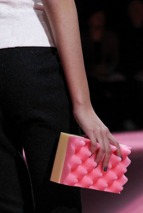 Clutch 3D © 2016 brilio.net Clutch 3D © 2016 brilio.net