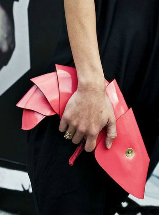 Clutch 3D © 2016 brilio.net Clutch 3D © 2016 brilio.net