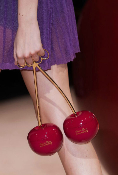 Clutch 3D © 2016 brilio.net Clutch 3D © 2016 brilio.net