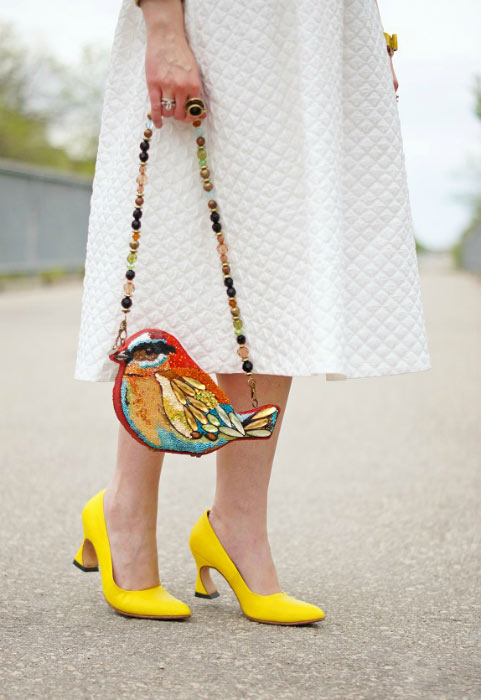 Clutch 3D © 2016 brilio.net Clutch 3D © 2016 brilio.net