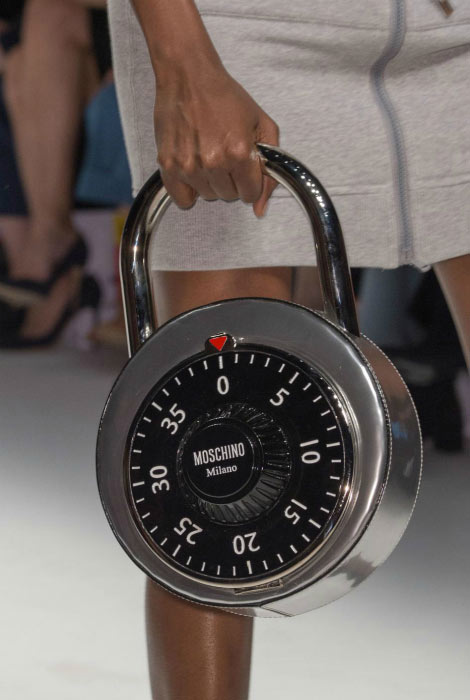 Clutch 3D © 2016 brilio.net Clutch 3D © 2016 brilio.net