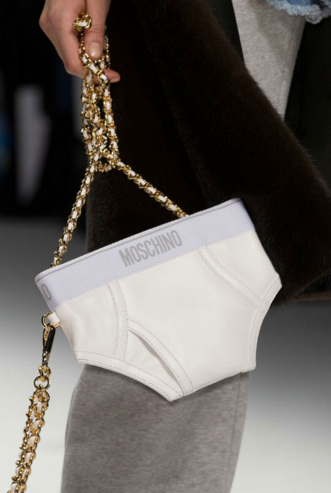 Clutch 3D © 2016 brilio.net Clutch 3D © 2016 brilio.net