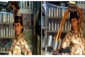 Pria ini sungguh energik, bikin teh tarik dan bisa bikin kamu tertarik