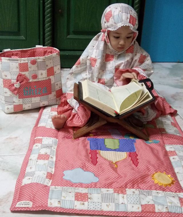 Bayi - Ghiza Ramadani, si mungil yang sudah berhijab sedari kecil © 2016 brilio.net