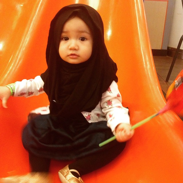 Bayi - Ghiza Ramadani, si mungil yang sudah berhijab sedari kecil © 2016 brilio.net