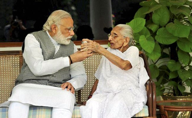 Unggah foto bersama sang ibu, Perdana Menteri India banjir pujian