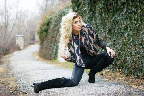 Pose model konyol © 2016 brilio.net