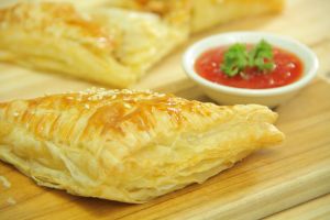 Bingung weekend mau ngapain? Bikin Chicken Puffs aja, yuk!