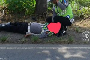 Polisi Cirebon tak sadarkan diri ditabrak pengendara motor saat razia