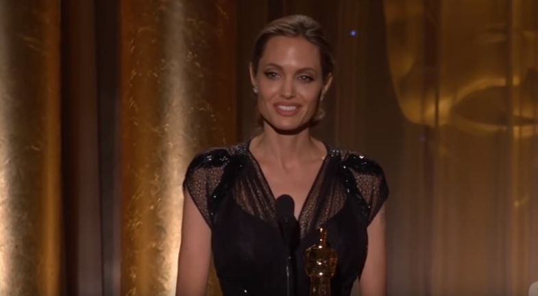Angelina Jolie berpidato dengan mata berkaca-kaca, ada apa ya?