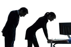 10 Tindakan dianggap remeh ini ternyata bentuk pelecehan seksual