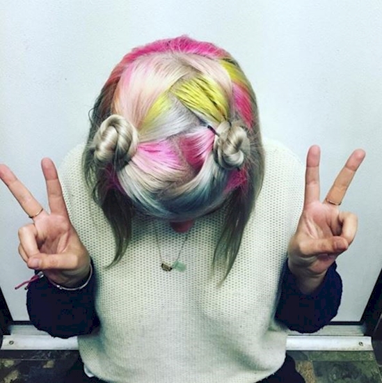 rambut akar pelangi © 2016 brilio.net rambut akar pelangi © 2016 brilio.net