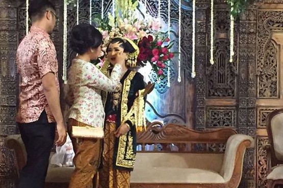 Kisah cinta wanita yang sendirian di pelaminan juga penuh perjuangan..