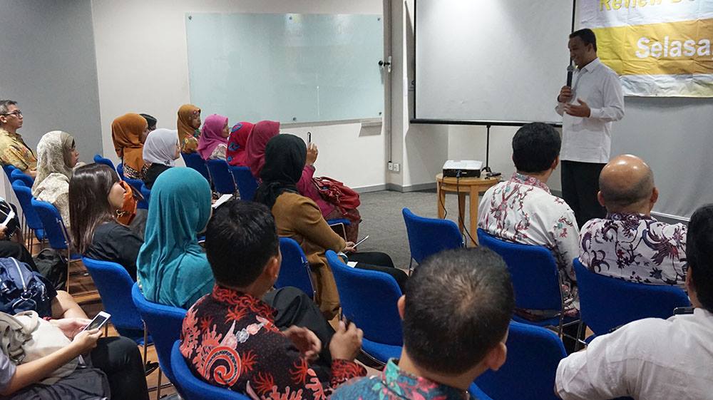 trik menarik dalam percakapan © 2016 brilio.net trik menarik dalam percakapan © 2016 brilio.net