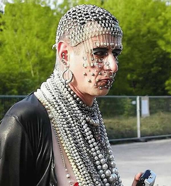 tindik berlebihan ektrim © 2016 brilio.net