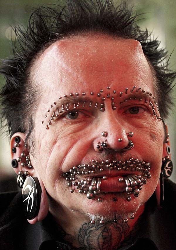 tindik berlebihan ektrim © 2016 brilio.net