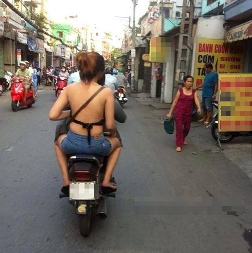 Cewek Motor Absurd © 2016 brilio.net Cewek Motor Absurd © 2016 brilio.net