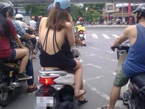 Cewek Motor Absurd © 2016 brilio.net Cewek Motor Absurd © 2016 brilio.net