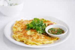 Yuk bikin camilan sehat bean sprout omelette ala kamu, gampang banget!