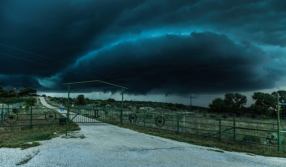 WOW - 15 Potret badai karya James Smart ini bikin kagum sekaligus deg-degan © 2016 brilio.net