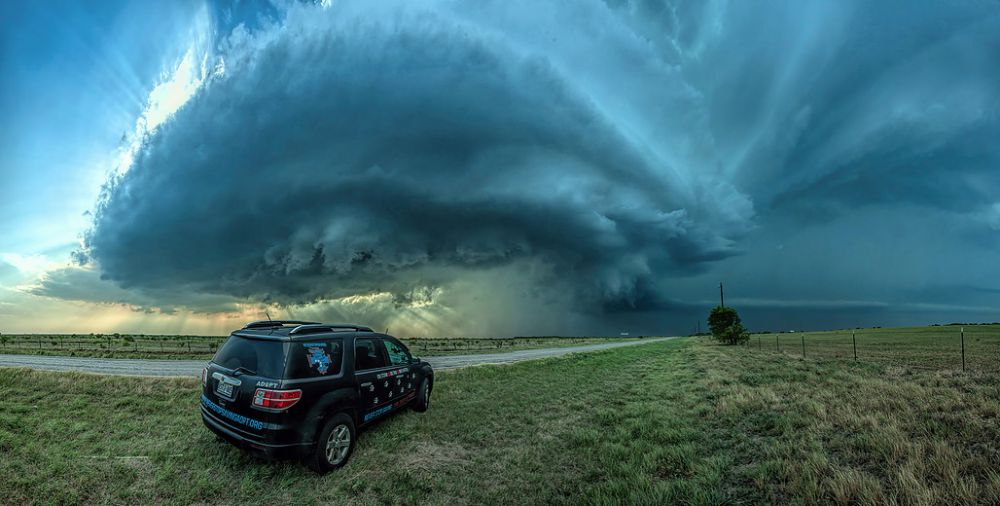 WOW - 15 Potret badai karya James Smart ini bikin kagum sekaligus deg-degan © 2016 brilio.net