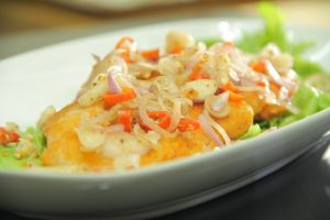 Kamu pecinta sambal? Yuk, bikin Dory Fish with Classic Sambal Matah!