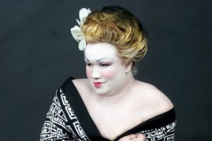 5 Artis pria Indonesia ini ternyata memilih menjadi wanita tulen