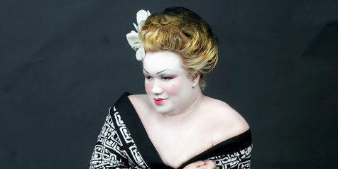 5 Artis pria Indonesia ini ternyata memilih menjadi wanita tulen