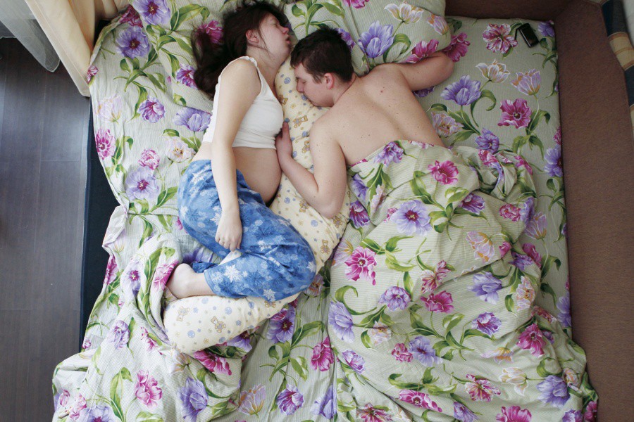17 Foto pasangan yang sedang tidur ini simpan makna mendalam
