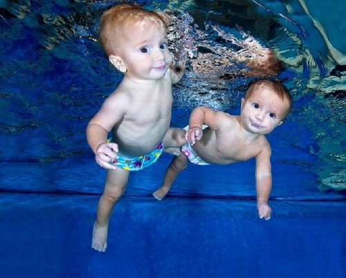 BAYI - 15 Potret ekspresi bayi ketika sedang berenang ini bikin takjub © 2016 brilio.net
