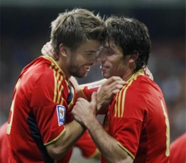 foto saat pemain sepak bola nggak sengaja berciuman © 2016 brilio.net