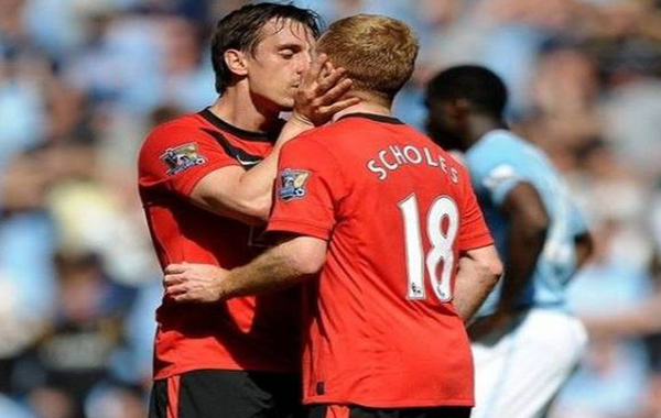 foto saat pemain sepak bola nggak sengaja berciuman © 2016 brilio.net